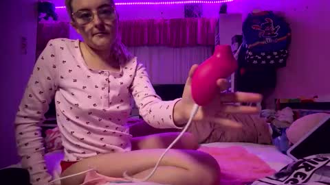 Snapshot of baddieprettypussy chatting on May 23, 9:46 am baddieprettypussy online show from May 23, 9:46 am