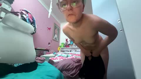 Snapshot of baddieprettypussy chatting on June 27, 11:37 am baddieprettypussy online show from June 27, 11:37 am