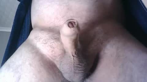 Snapshot of baddingtonbear chatting on October 28, 12:58 am baddingtonbear online show from October 28, 12:58 am