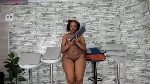 Snapshot of badgirls_000 chatting on December 19, 11:06 am candy and dayan online show from December 19, 11:06 am