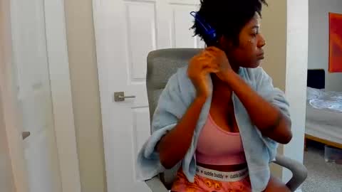 Snapshot of badgurldnay chatting on September 16, 3:24 pm badgurldnay online show from September 16, 3:24 pm