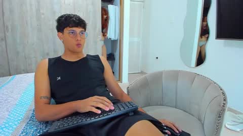 Snapshot of badgyal_ chatting on December 17, 11:28 am Beck and Rick online show from December 17, 11:28 am