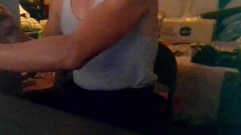 Snapshot of badhombremx chatting on December 16, 11:55 am Mexican livin Off the Wall online show from December 16, 11:55 am