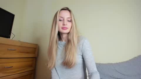 Snapshot of badmodel_ chatting on September 12, 1:22 pm Name online show from September 12, 1:22 pm