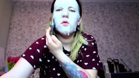 holly online show from June 4, 3:40 pm