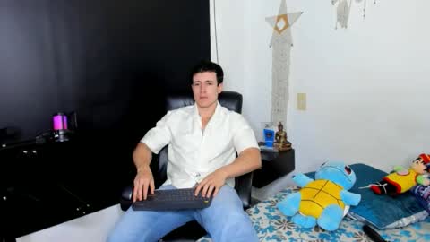 Snapshot of bain_aaron chatting on April 19, 9:39 pm bain_aaron online show from April 19, 9:39 pm