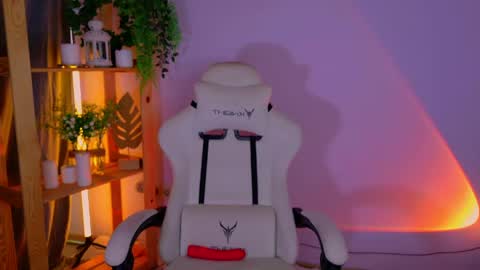 Snapshot of balerinacappuccino_ chatting on May 9, 10:20 am Elly online show from May 9, 10:20 am