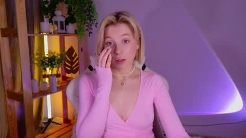 Snapshot of balerinacappuccino_ chatting on May 16, 3:47 am Elly online show from May 16, 3:47 am