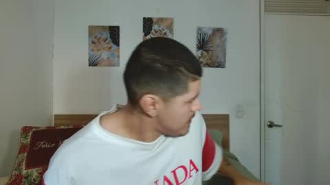 Snapshot of baltazardupont chatting on December 26, 12:27 pm Andres - online show from December 26, 12:27 pm
