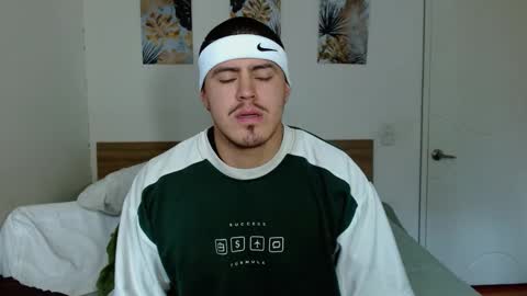 Snapshot of baltazardupont chatting on February 17, 1:32 pm Andres - online show from February 17, 1:32 pm