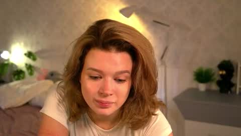 Snapshot of bambi_bimboo chatting on June 30, 6:53 pm Mila online show from June 30, 6:53 pm