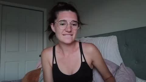 Snapshot of bambifarrina chatting on June 7, 1:32 am bambifarrina online show from June 7, 1:32 am