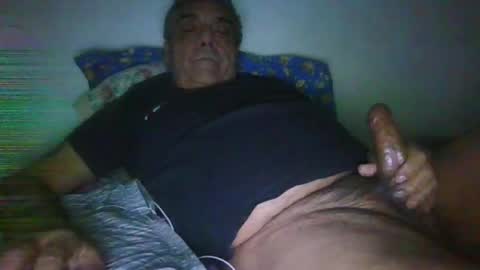 Snapshot of bambino6060 chatting on June 17, 6:05 am bambino6060 online show from June 17, 6:05 am