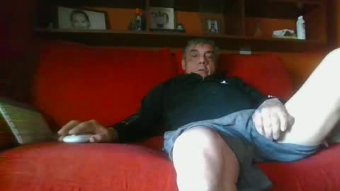 Snapshot of bambino6060 chatting on June 19, 7:17 pm bambino6060 online show from June 19, 7:17 pm