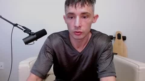 Snapshot of bananacurvesleft chatting on June 22, 12:24 am bananacurvesleft online show from June 22, 12:24 am