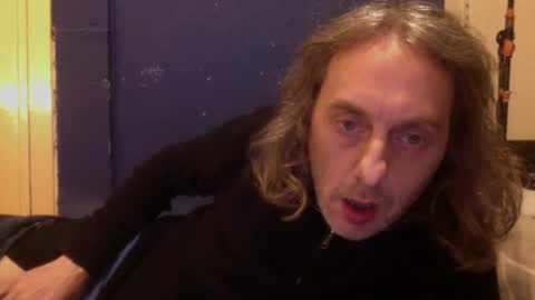 Snapshot of bangintoleather chatting on December 2, 1:47 am bangintoleather online show from December 2, 1:47 am