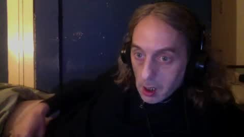 Snapshot of bangintoleather chatting on January 7, 2:10 am bangintoleather online show from January 7, 2:10 am