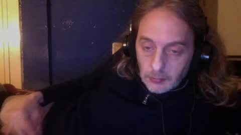 Snapshot of bangintoleather chatting on March 3, 12:59 am bangintoleather online show from March 3, 12:59 am