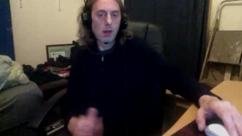 Snapshot of bangintoleather chatting on October 1, 2:06 am bangintoleather online show from October 1, 2:06 am