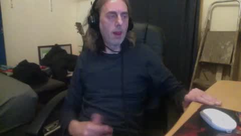 Snapshot of bangintoleather chatting on October 3, 2:30 am bangintoleather online show from October 3, 2:30 am