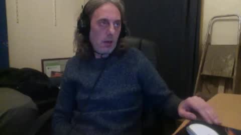 Snapshot of bangintoleather chatting on October 4, 2:31 am bangintoleather online show from October 4, 2:31 am