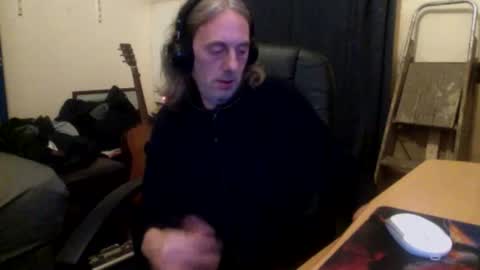 Snapshot of bangintoleather chatting on October 18, 2:36 am bangintoleather online show from October 18, 2:36 am