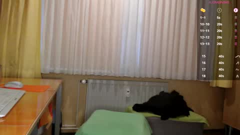 Snapshot of banschie chatting on May 8, 6:08 am online show from May 8, 6:08 am