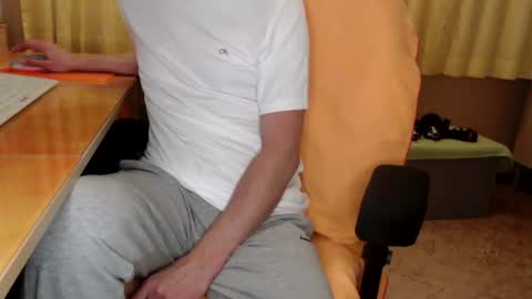 Snapshot of banschie chatting on June 16, 6:32 pm online show from June 16, 6:32 pm