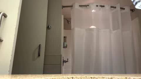 Snapshot of bape69 chatting on September 29, 1:22 am ForskinPapi online show from September 29, 1:22 am