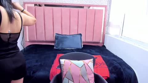 Snapshot of barbara_fox__ chatting on December 2, 11:59 am B A R B A R A online show from December 2, 11:59 am