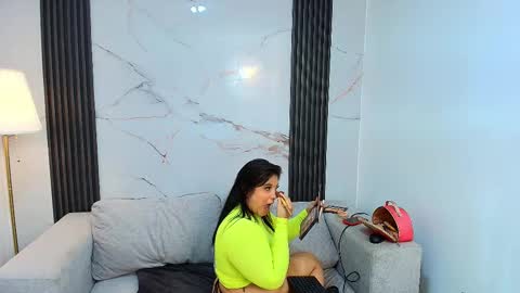 Snapshot of barbaraferrer69 chatting on December 17, 7:53 pm BARBARA FERRER online show from December 17, 7:53 pm