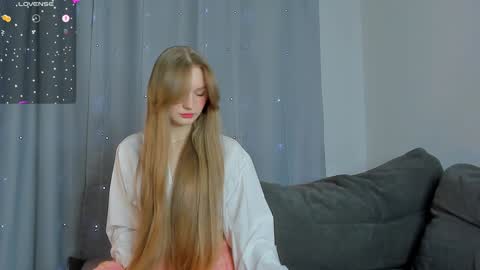 Snapshot of barbbiiedoll chatting on December 1, 9:15 pm Kendall online show from December 1, 9:15 pm