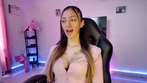 Snapshot of barbie20_ chatting on May 20, 2:23 pm sexy Barbie online show from May 20, 2:23 pm