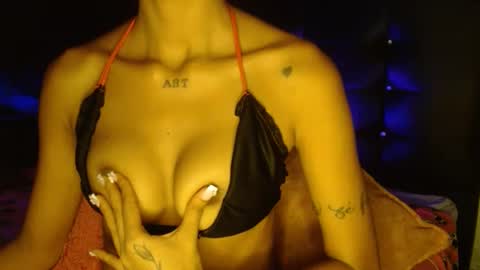 Snapshot of barbie_222 chatting on October 9, 12:41 am barbie_222 online show from October 9, 12:41 am