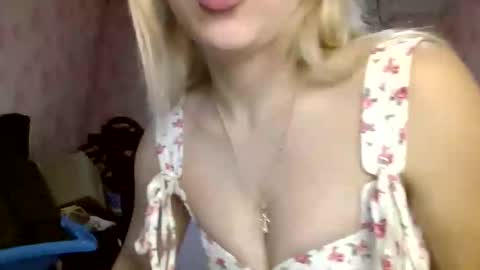 Snapshot of barbie___girl chatting on November 10, 6:12 am barbie___girl online show from November 10, 6:12 am