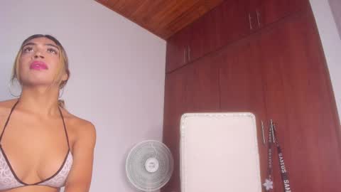 Snapshot of barbie_ds chatting on September 30, 2:11 pm barbie_ds online show from September 30, 2:11 pm