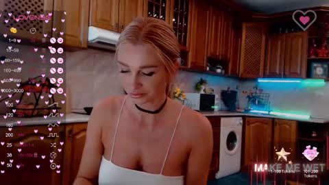 Snapshot of barbie_kiss1 chatting on December 21, 7:45 am barbie online show from December 21, 7:45 am