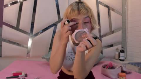 Snapshot of barbieambarx chatting on May 11, 1:50 pm Barbie online show from May 11, 1:50 pm