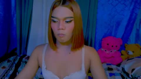 Snapshot of barbieee_hot chatting on June 16, 1:36 pm Barbie online show from June 16, 1:36 pm