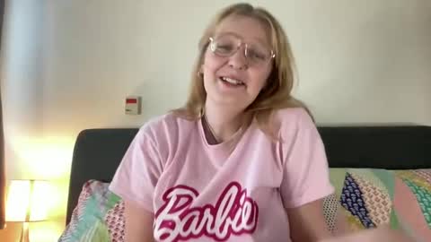 Snapshot of barbiegirl966 chatting on January 5, 9:59 am barbiegirl966 online show from January 5, 9:59 am