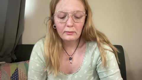 Snapshot of barbiegirl966 chatting on February 22, 9:45 am barbiegirl966 online show from February 22, 9:45 am