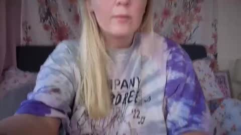 Snapshot of barbiegirl966 chatting on October 13, 8:36 am barbiegirl966 online show from October 13, 8:36 am