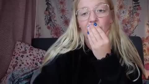 Snapshot of barbiegirl966 chatting on October 23, 11:42 am barbiegirl966 online show from October 23, 11:42 am