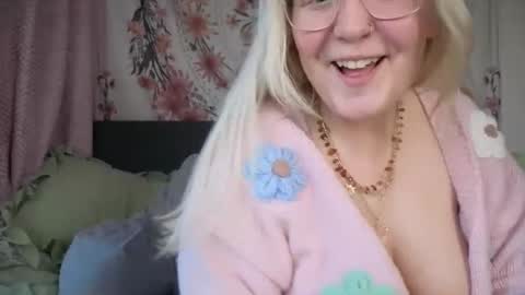 Snapshot of barbiegirl966 chatting on November 11, 9:42 am barbiegirl966 online show from November 11, 9:42 am