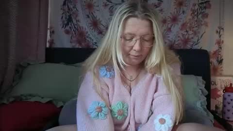 Snapshot of barbiegirl966 chatting on April 14, 9:37 am barbiegirl966 online show from April 14, 9:37 am
