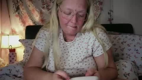 Snapshot of barbiegirl966 chatting on May 18, 8:58 pm barbiegirl966 online show from May 18, 8:58 pm