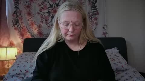 Snapshot of barbiegirl966 chatting on May 19, 8:42 am barbiegirl966 online show from May 19, 8:42 am