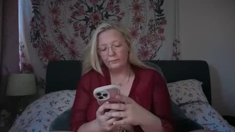 Snapshot of barbiegirl966 chatting on May 25, 9:48 am barbiegirl966 online show from May 25, 9:48 am