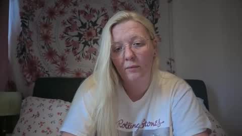 Snapshot of barbiegirl966 chatting on May 31, 8:54 am barbiegirl966 online show from May 31, 8:54 am