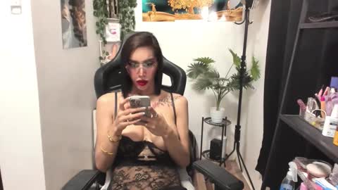 Issa Trap online show from February 3, 3:28 pm